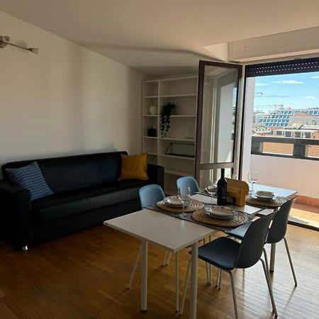 Appartamento Isola- Attico Con Balcone Milánó Kültér fotó