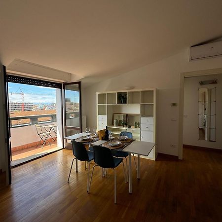 Appartamento Isola- Attico Con Balcone Milánó Kültér fotó