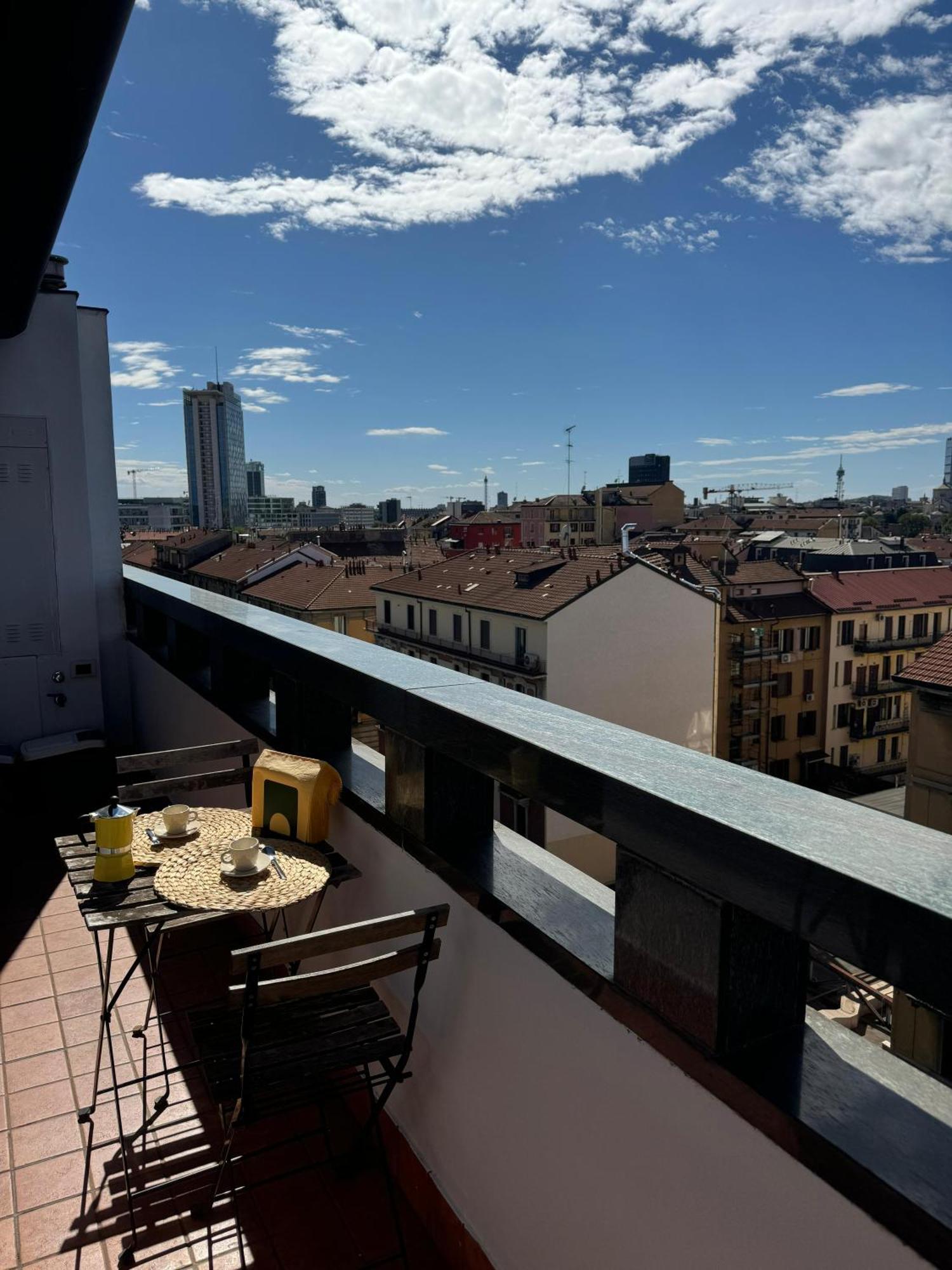 Appartamento Isola- Attico Con Balcone Milánó Kültér fotó