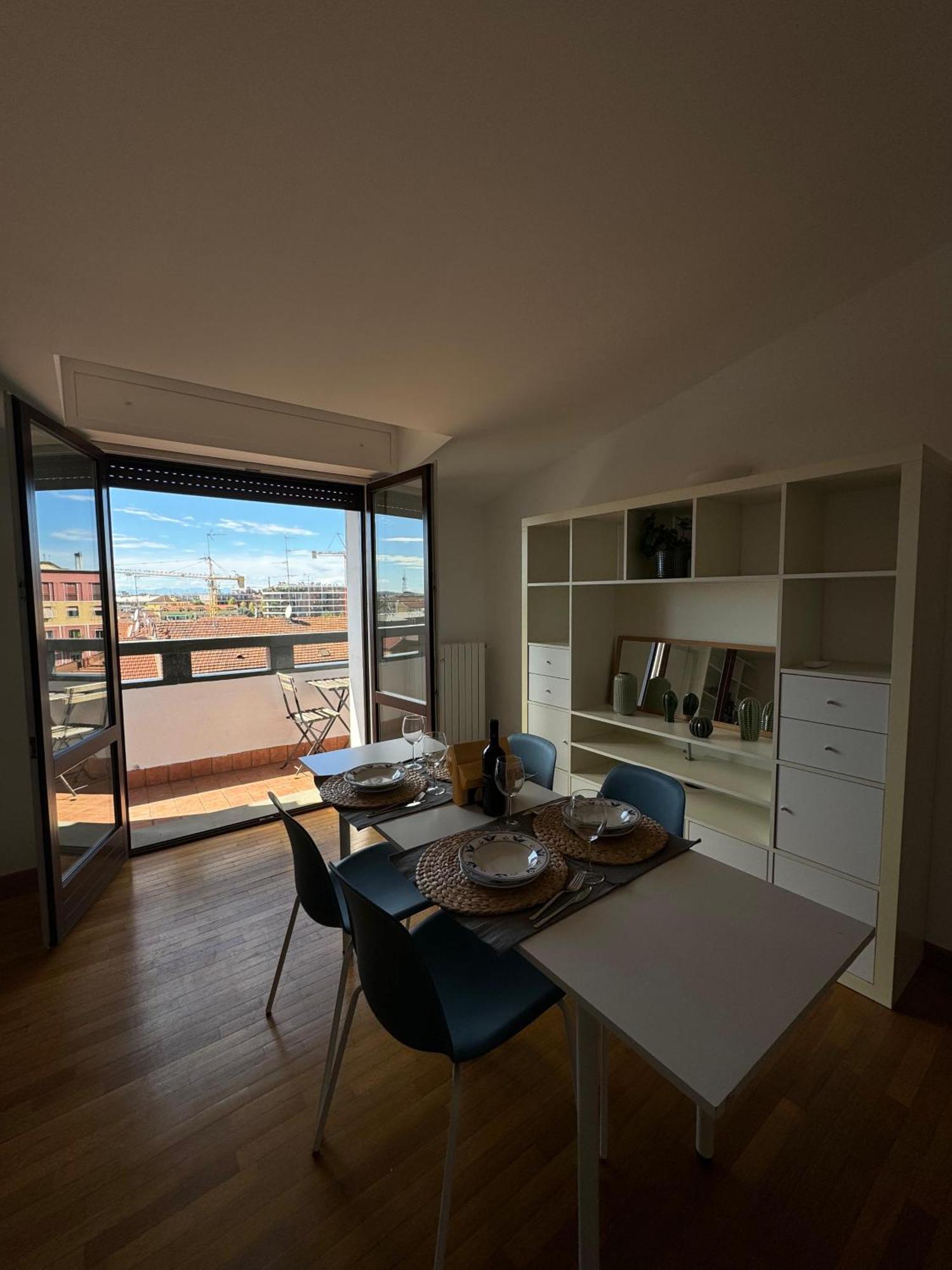 Appartamento Isola- Attico Con Balcone Milánó Kültér fotó